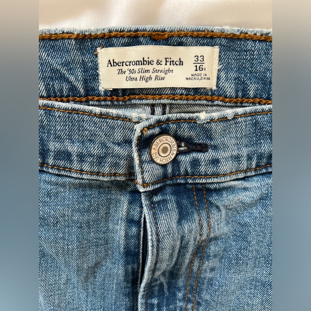 Abercrombie and Fitch The 90s Slim Straight
Ultra High Rise, Size-33/16R NWOT